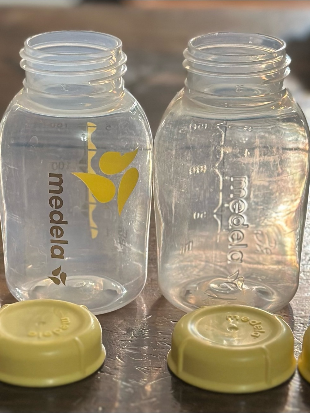 Medela 5 oz / 150 mL breast milk collection/ storage bottles with yellow lid